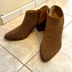 EUC Lucky brand booties